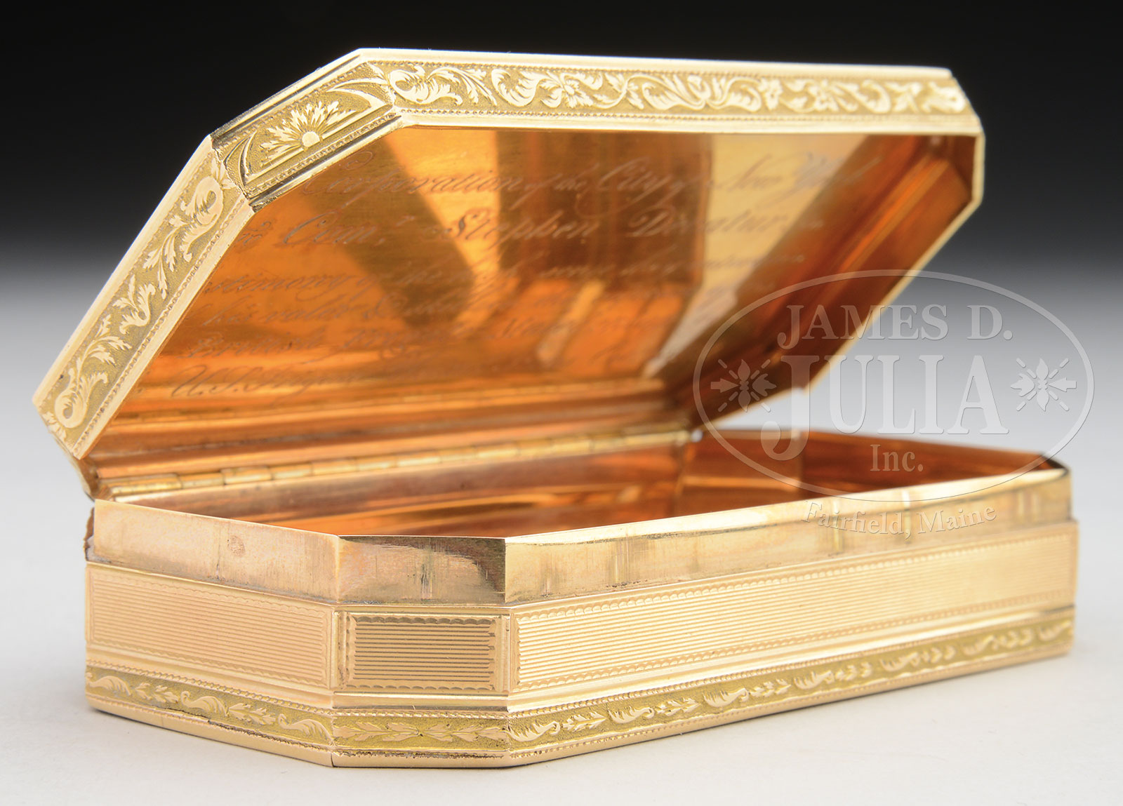 ICONIC AND EXCEEDINGLY RARE GOLD FREEDOM BOX, COMMODORE STEPHEN DECATUR FROM THE CITY OF NEW YORK, 1812.